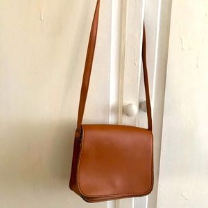 Tan pleather crossbody small purse.
